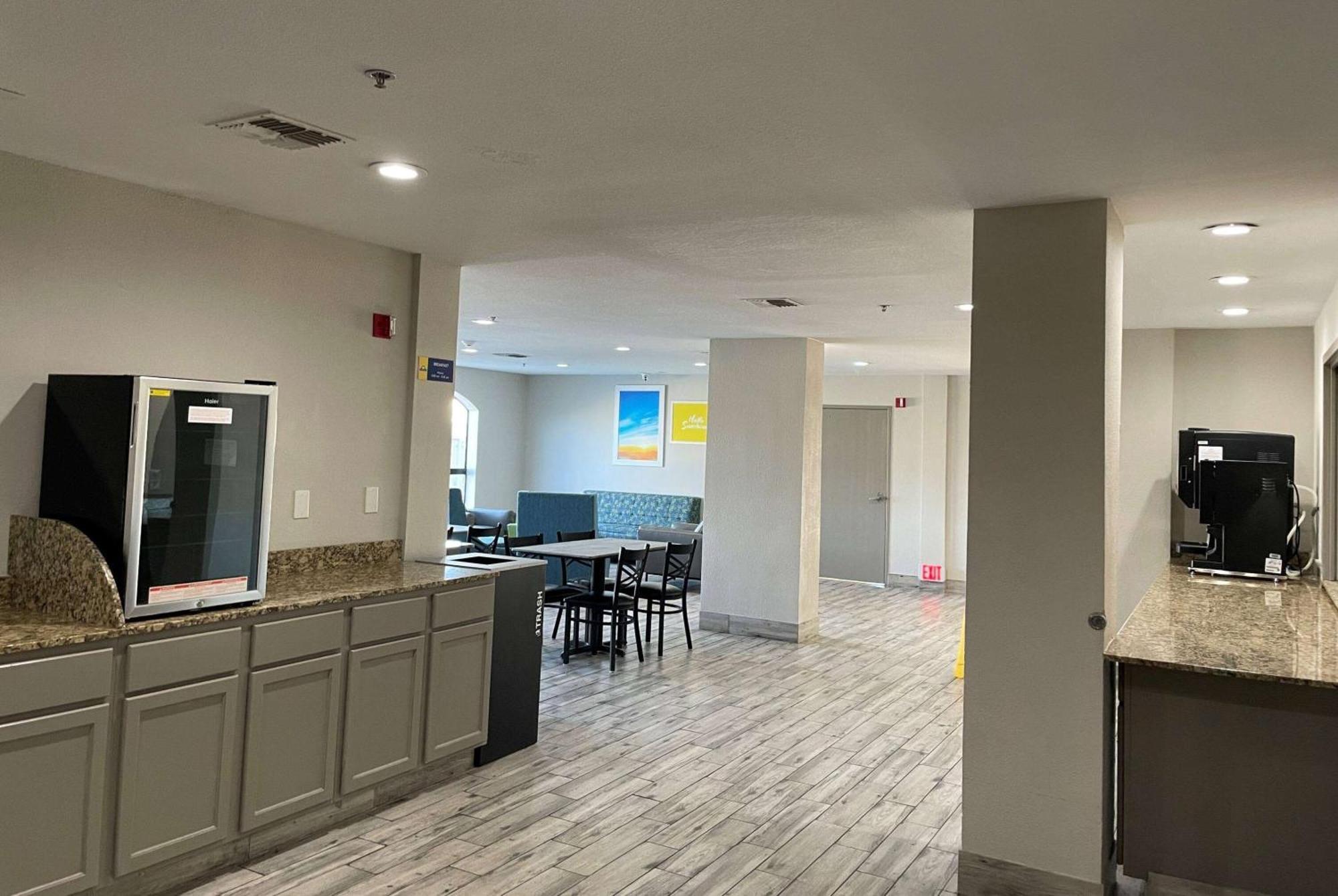 Days Inn By Wyndham Dallas Garland West Eksteriør bilde