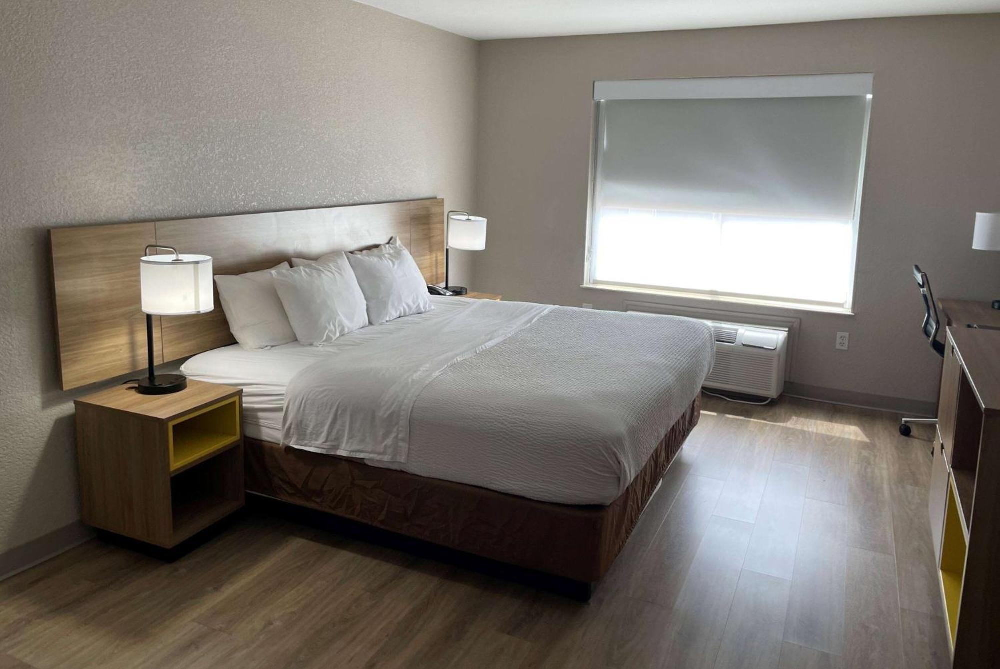 Days Inn By Wyndham Dallas Garland West Eksteriør bilde