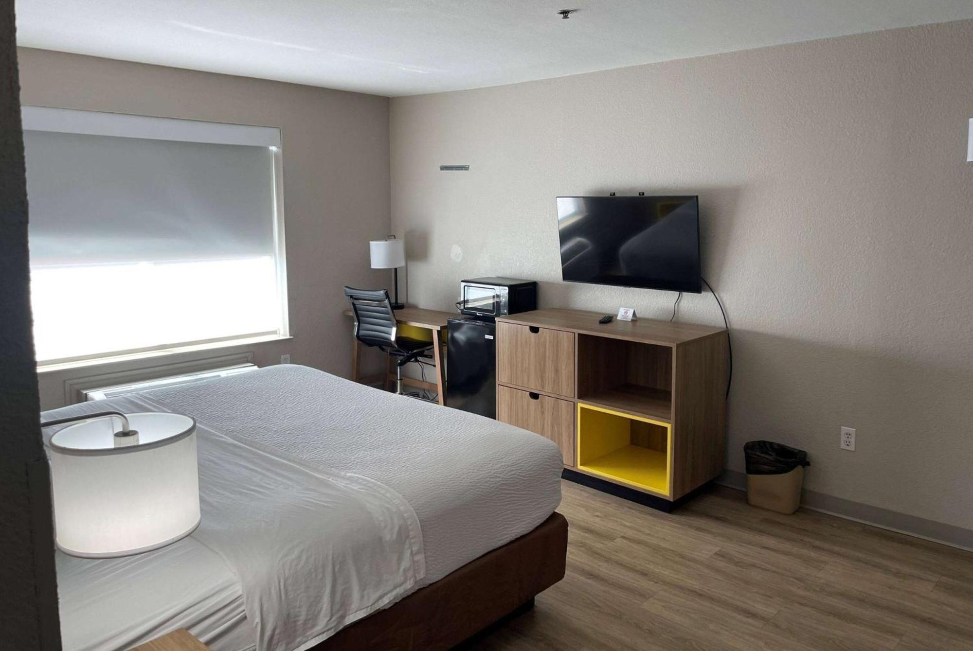 Days Inn By Wyndham Dallas Garland West Eksteriør bilde
